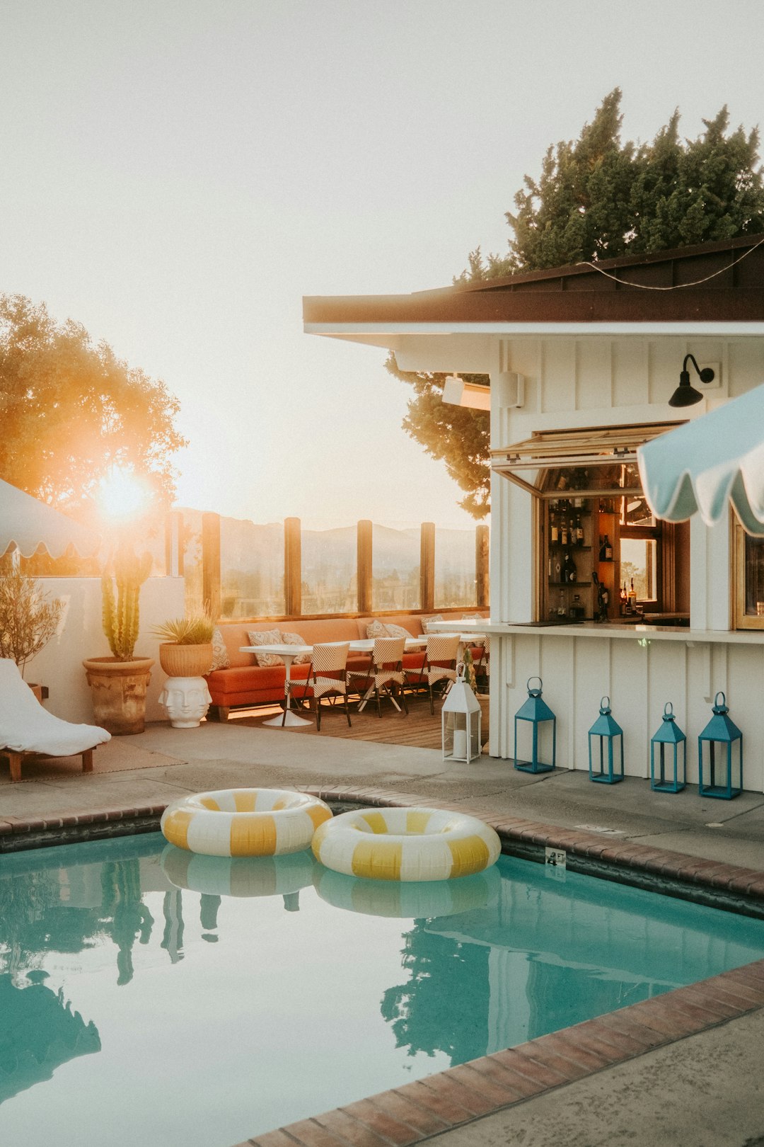 poolside-bar-with-inflatable-rings-at-sunset-1ls9wp8-j-m